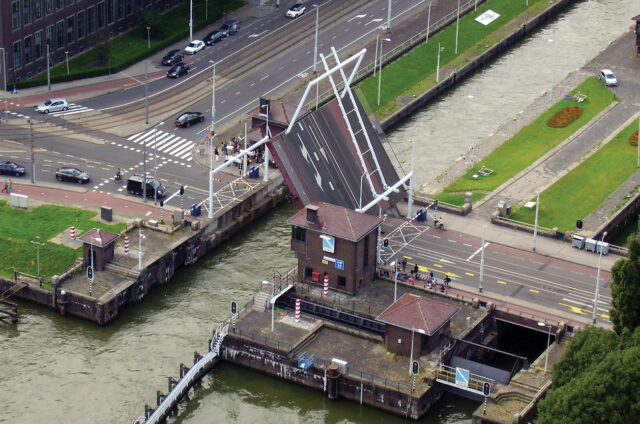 Zvedání mostu, Amsterdam, Holandsko