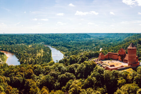 Hrad Turaida, řeka Gauja, Lotyšsko