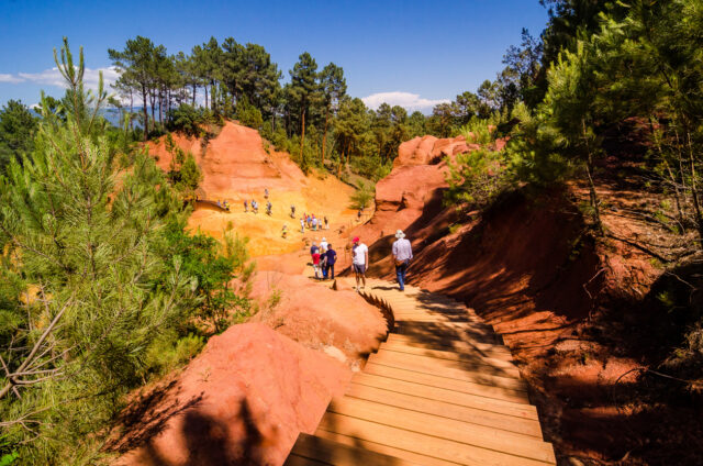 Okrové skály u Roussillon, Francie