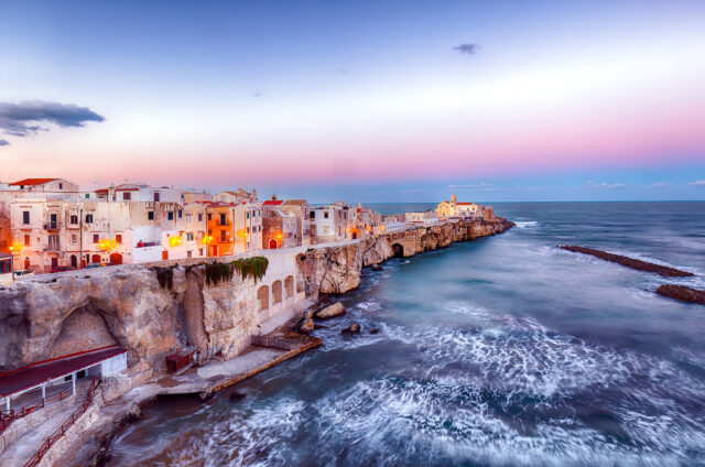 Středověké Vieste, Gargáno, Itálie