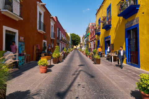 Historické barevné ulice, Puebla City, Mexiko