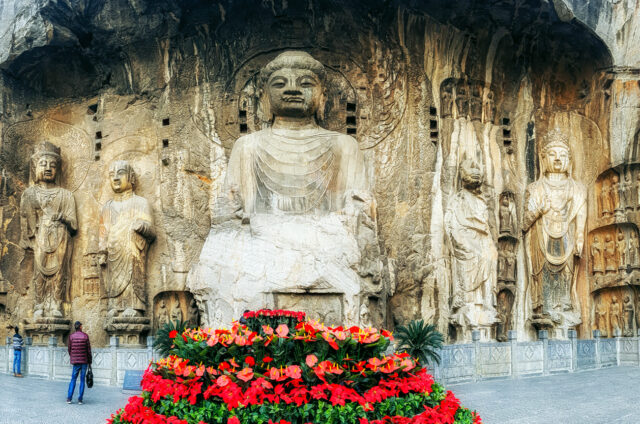 Jeskyně Dračí brána se soškami Budhy, Luo-jang, Čína