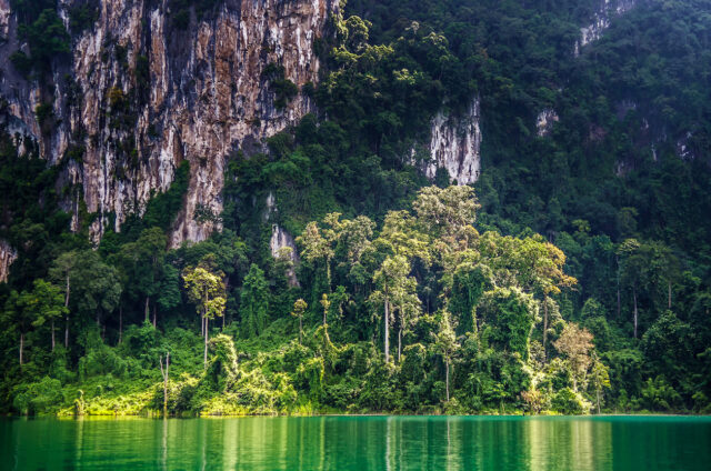 Jezero Cheow Larn, Khao Sok, Thajsko