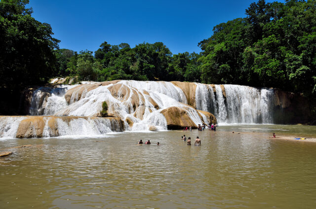 Kaskádový vodopád Agua Azul, Mexiko