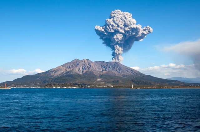 Kouřící sopka Sakuradžima, Japonsko