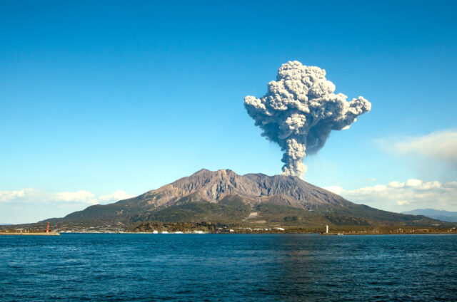 Kouřící sopka Sakuradžima, Japonsko