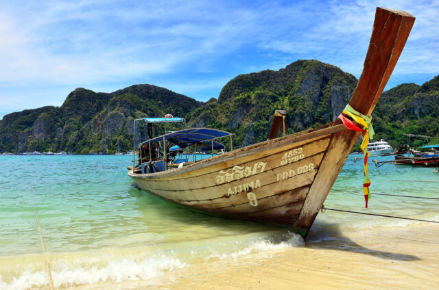 Krasové Skály u moře, ostrov Phuket, Thajsko