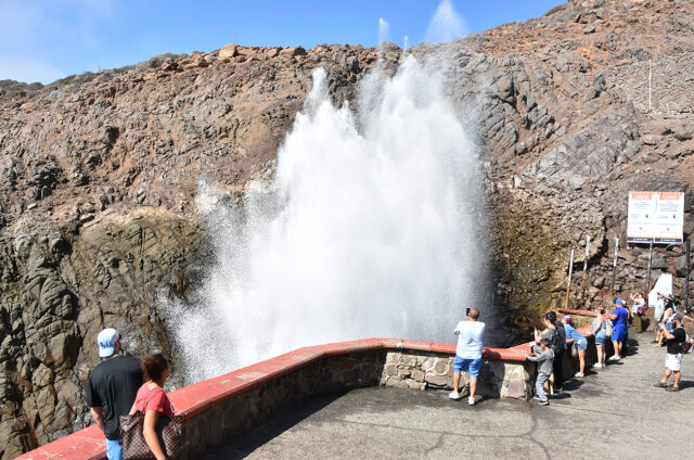 Největší mořský gejzír světa, La Bufadora, Mexiko