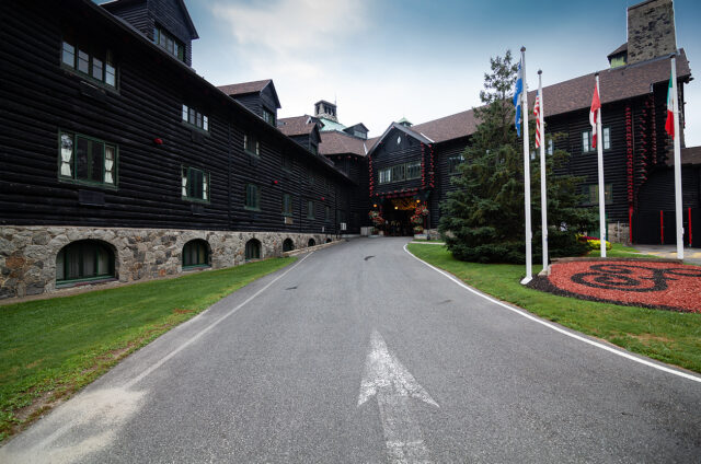 Největší srub světa, Montebello, Quebec, Kanada