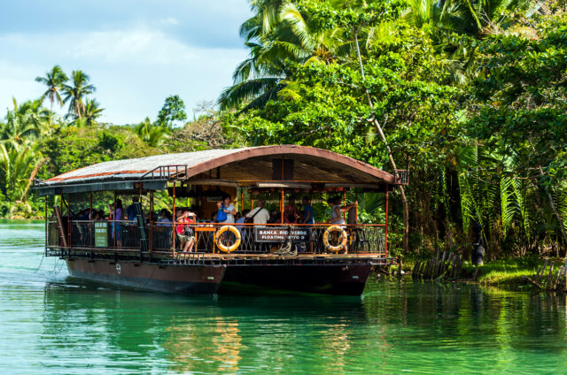 Plavba po řece Loboc, Bohol, Filipíny