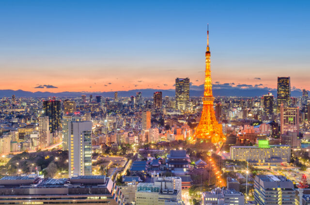 Pohled na večerní Tokio, Japonsko