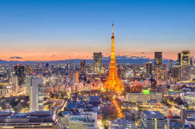 Pohled na večerní Tokio, Japonsko