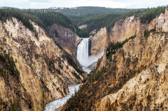 Vodopád v národním parku Yellowstone, USA