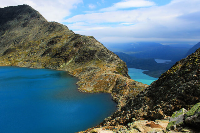 Výhled na jezero Gjende v NP Jotunheimen