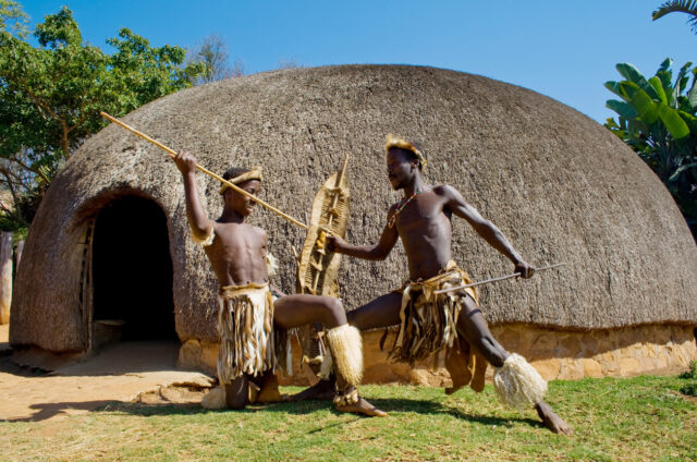 Zulští válečníci, tradiční obydlí, Shakaland, JAR