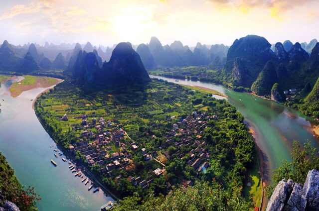 Řeka Li a v pozadí homole, Kuejlin