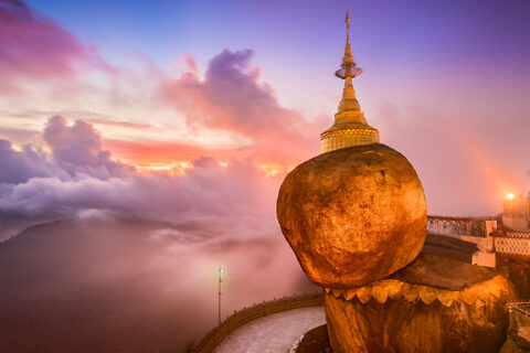 Stúpa na Zlatém viklanu, Kyaikto, Barma