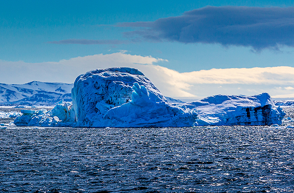 Jeden z mnoha ledovců, Špicberky