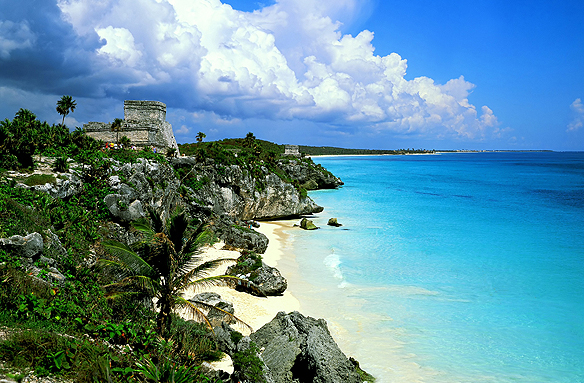 Ohromující mayské ruiny s výhledem na pláž, Tulúm, Mexiko