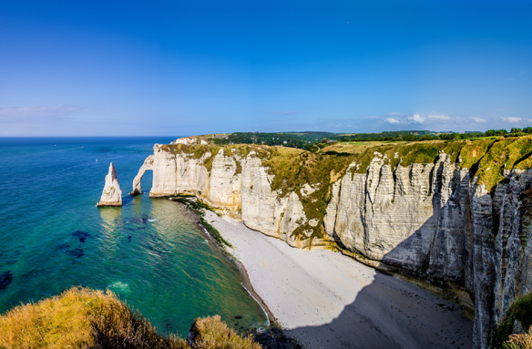 Skalní útesy v Étretat