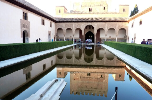 Alhambra, Patio de los Arrayanes, Granada, Španělsko