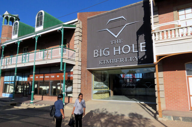 Big Hole, povrchový důl na diamanty, Kimberley, JAR