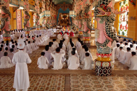 Bizarní klášter Tay Ninh, Vietnam