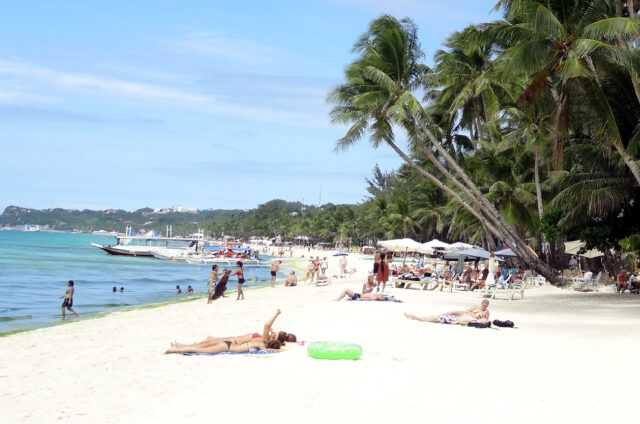 Boracay, Bílá pláž dlouhá 5 km, Filipíny