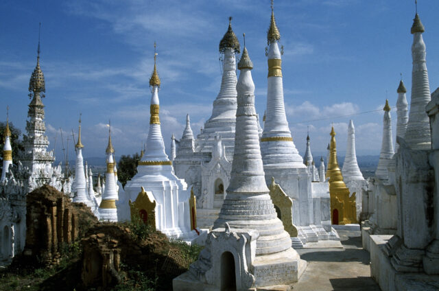 Bílé stůpy, Mandalay, Barma
