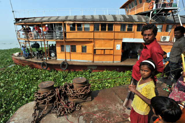 Cesta kolesovým parníkem, Madhumati, Bangladéš