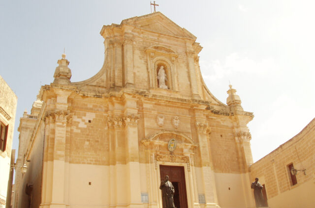 Chrám na ostrově, Malta