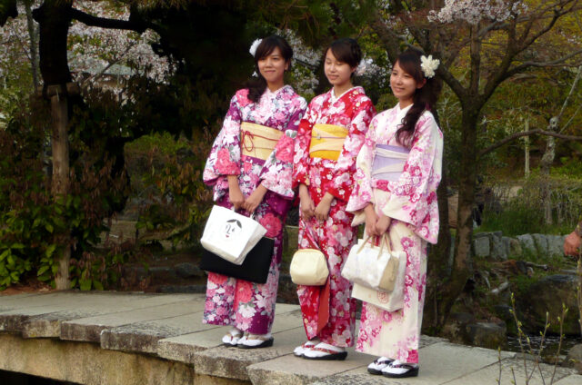 Dívky na slavnostech hanami, Japonsko