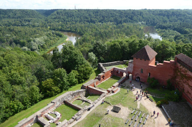 Hrad Turaida, řeka Gauja, Lotyšsko