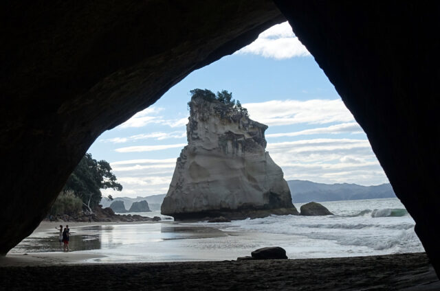 Jeskyně Katedrála a útes Te Hoho, Coromandel, NZ