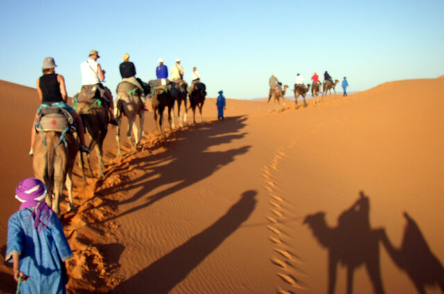 K písečným dunám Erg Chebbi, Maroko