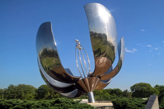 Kovová skulptura květiny, Buenos Aires, Argentina