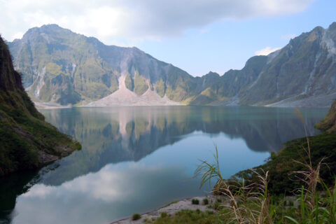 Kráterové jezero Bundok Pinatubo, Luzon, Filipíny