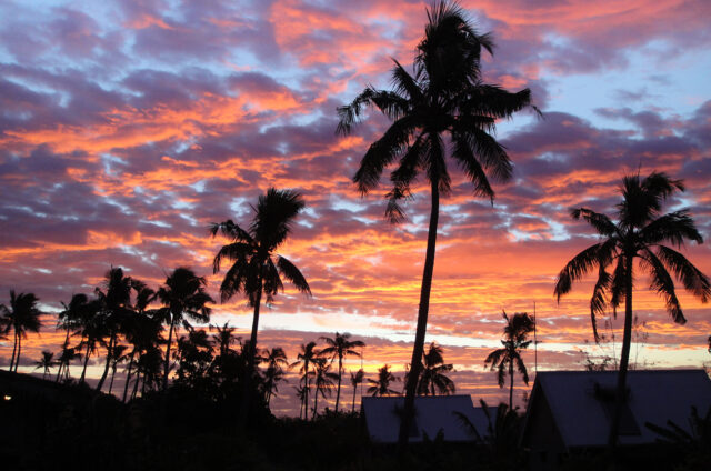 Liku´alofa, západ slunce nad Pláží lásky, Tonga