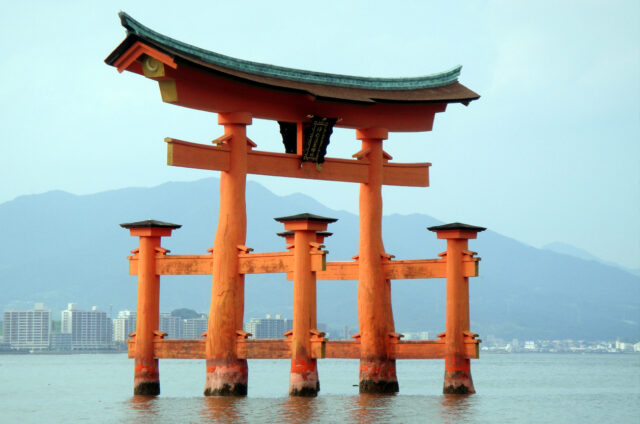 O-torii u ostrova Mijadžima, Japonsko