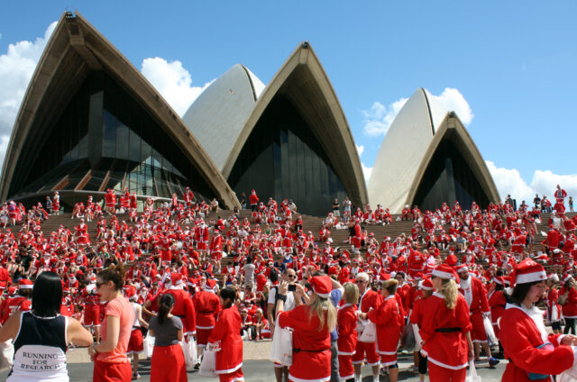 Opera, běh Santa Clausů, Sydney, NSW, Austrálie