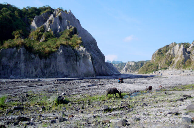 Pinatubo, výlet v kaldeře sopky, Luzon, Filipíny