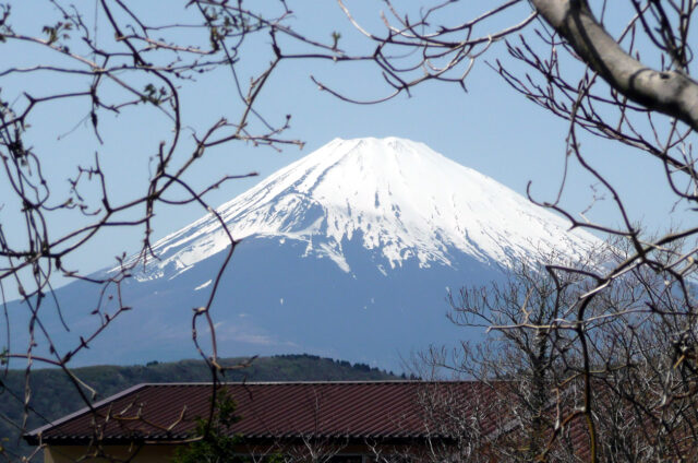 Pohled na zasněženou jarní Fudži, Japonsko