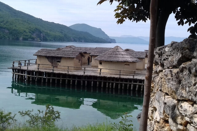 Pravěká vesnice na jezeře, Zátoka kostí, S. Makedonie