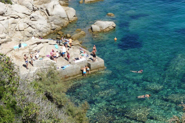 Průzračná voda, Capo Testa, Sardinie