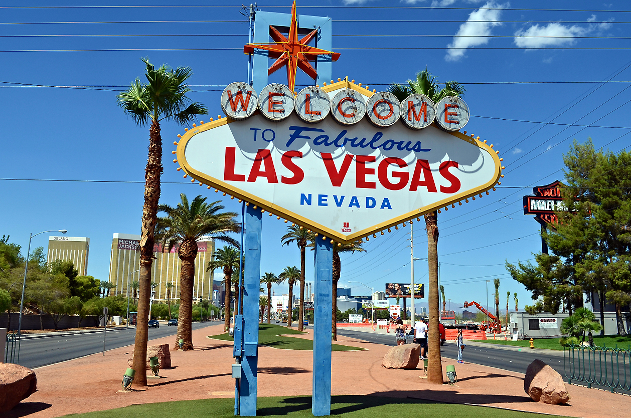 Příjezd k městu Las Vegas, USA
