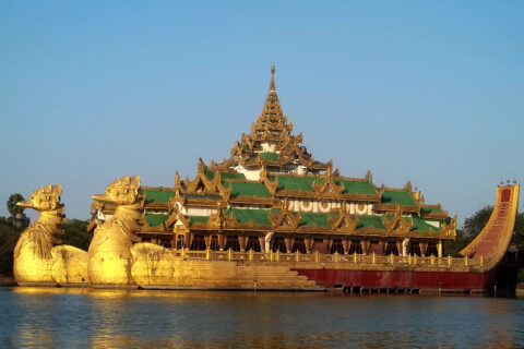 Replika královské lodě, Yangon, Barma