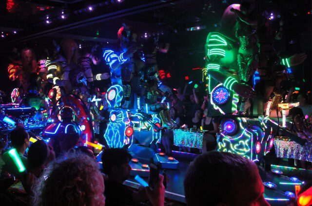 Robotí restaurace, Kabuki-čó, Tokio, Japonsko