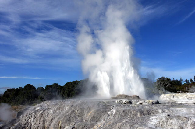 Rotorua, gejzír Póhotu, NZ