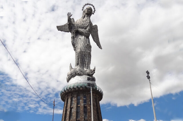 Socha Anděla, Quito, Ekvádor