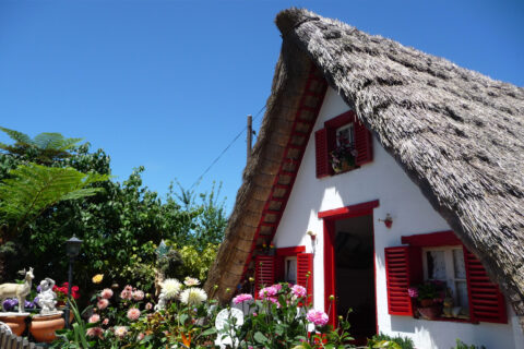 Tradiční domky s rákosovou střechou, Santana, Madeira